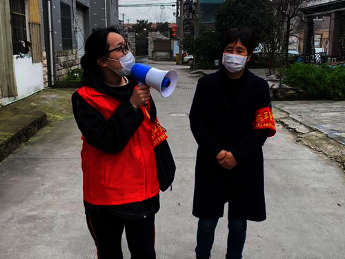 汤樱铃党员街道宣讲