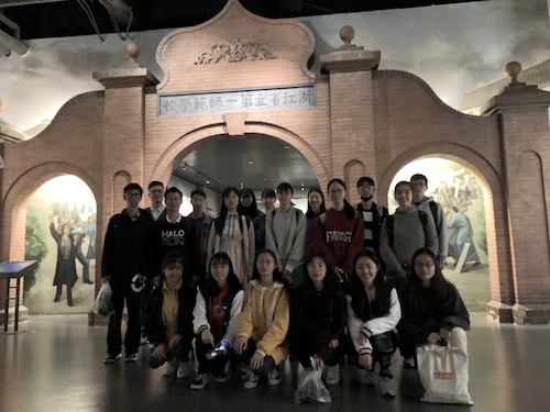 获奖学生参观浙江革命历史纪念馆